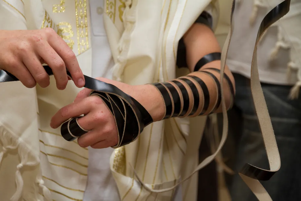 Mise des téphilines bar mitzvah