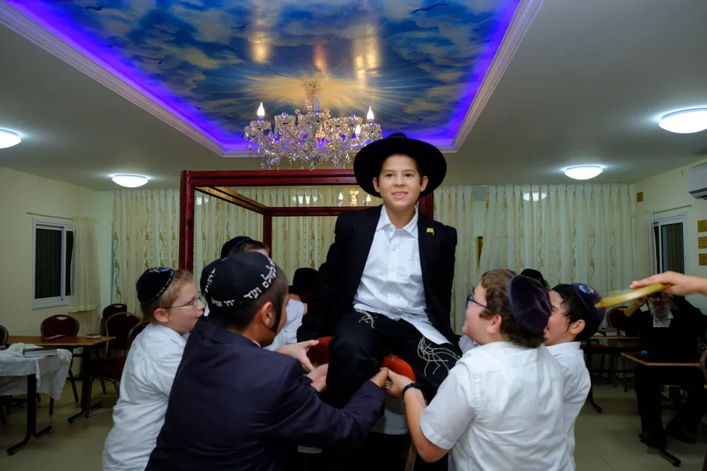 Faut-il inviter ses amis non juifs à une Bar Mitzvah ?