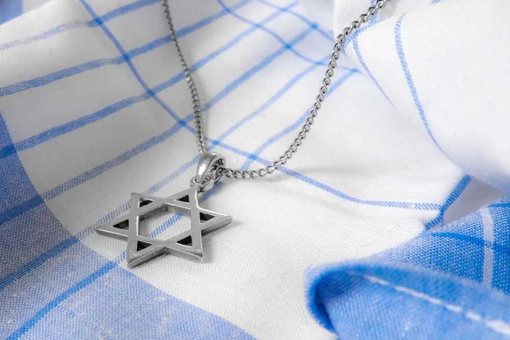Bijoux pour Bar Mitzvah : Élégance et Tradition